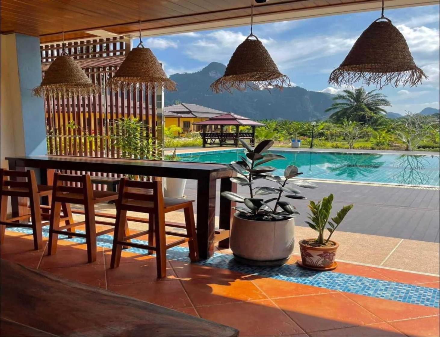 Capital O 75518 Baan Rose Resort Ao Luk Exterior foto
