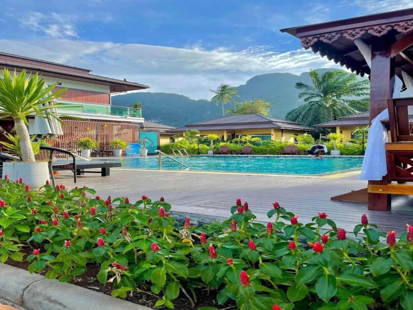 Capital O 75518 Baan Rose Resort Ao Luk Exterior foto